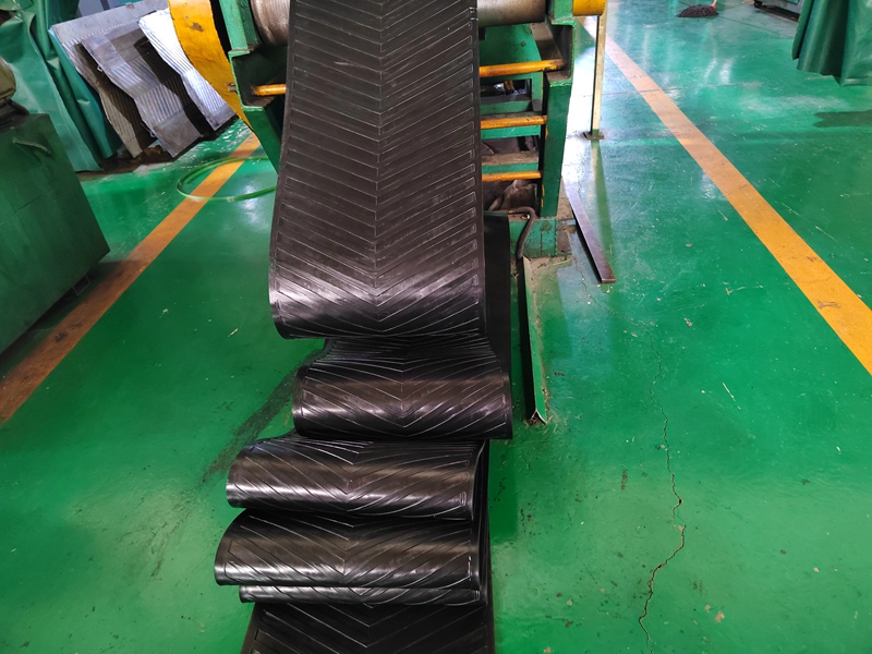 人字形花纹输送带 